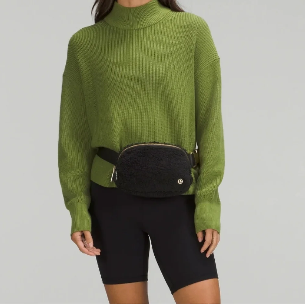 Lululemon Everywhere Fleece Belt Bag Black 1L NWT - Picture 7 of 7